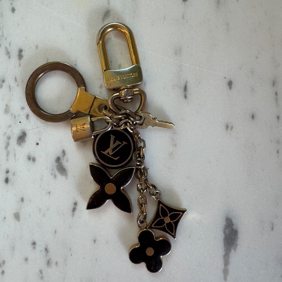 Louis Vuitton Black & Gold Enamel Key Chain/Bag Charm - Picture 3 of 12